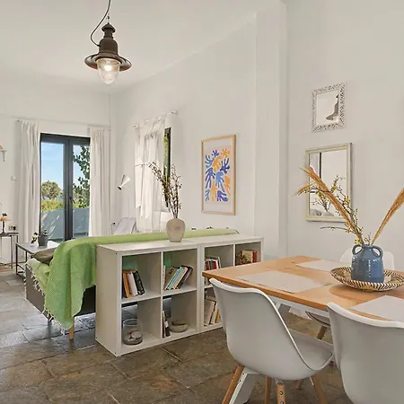 The House By The Sea Otzias